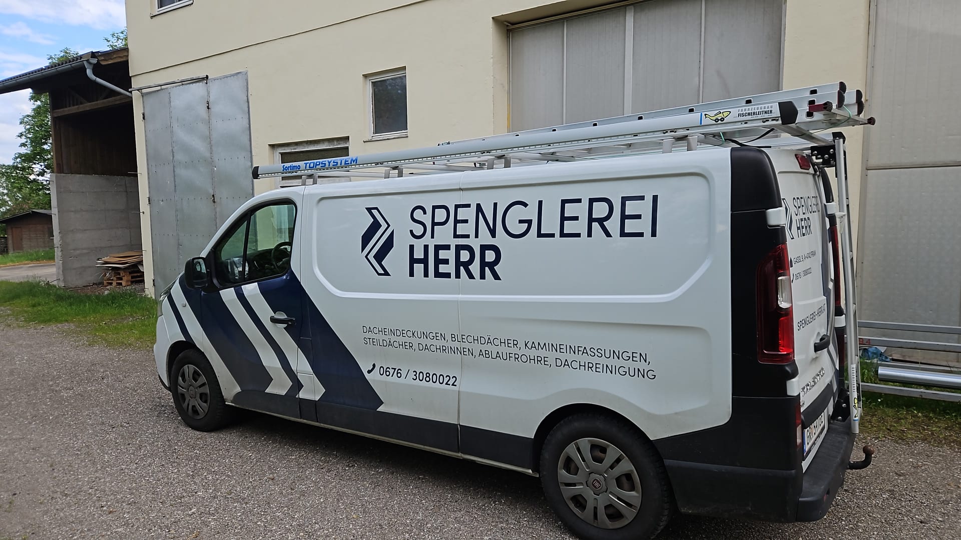 Unsere frische Busfolierung!